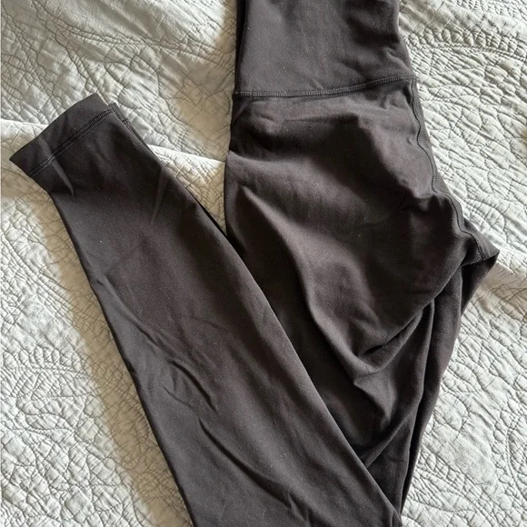 Lululemon Wunder Under Leggings - Picture 4 of 5